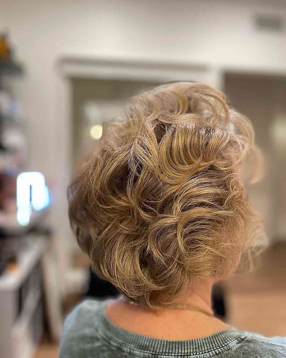 80s Vintage Voluminous Layered Short Cut for Blonde Hair