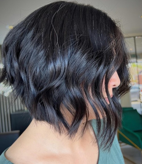 Inverted Layered Bob with Midshaft Wave