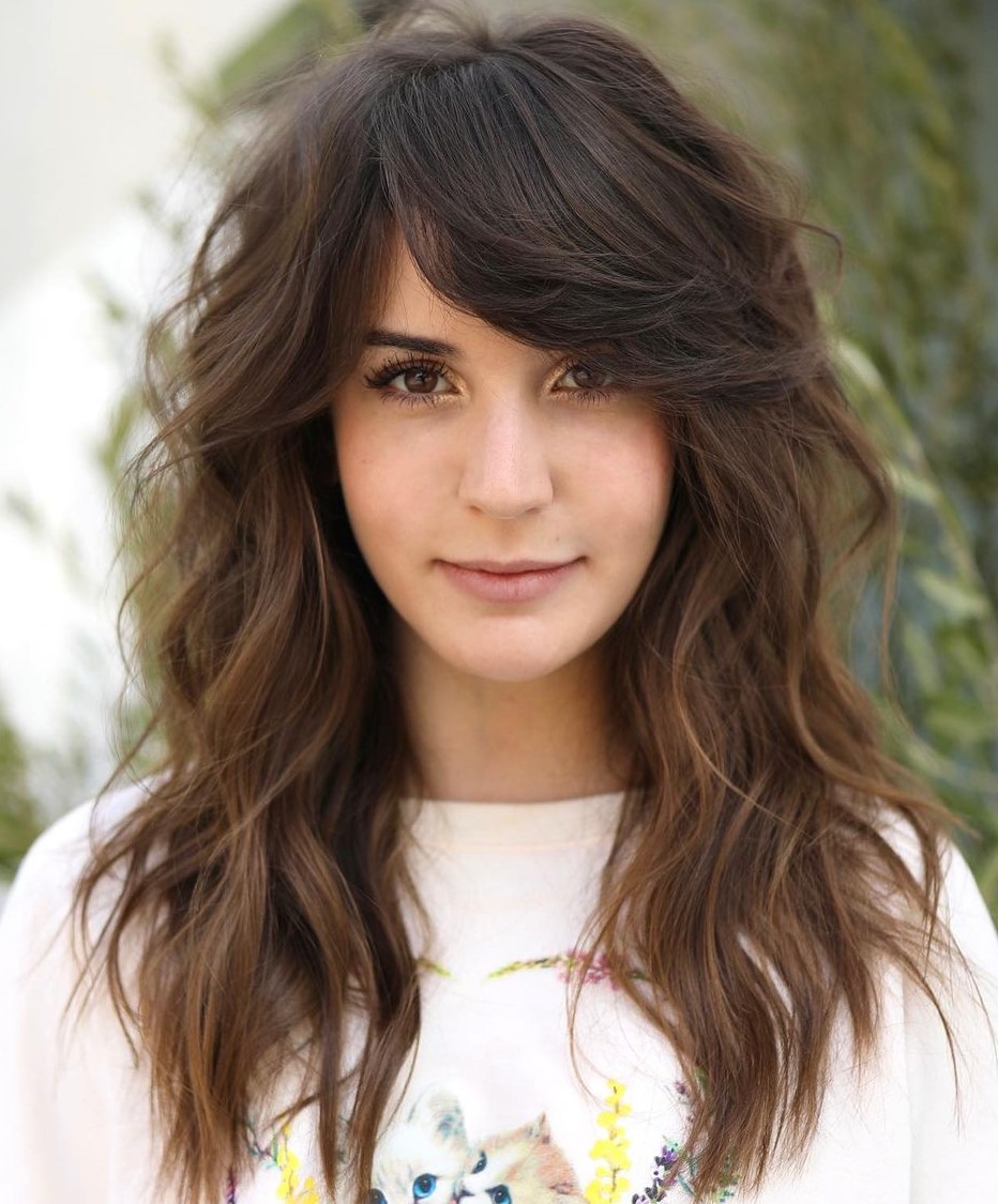 Long Wavy Hair with Thick Side Bangs