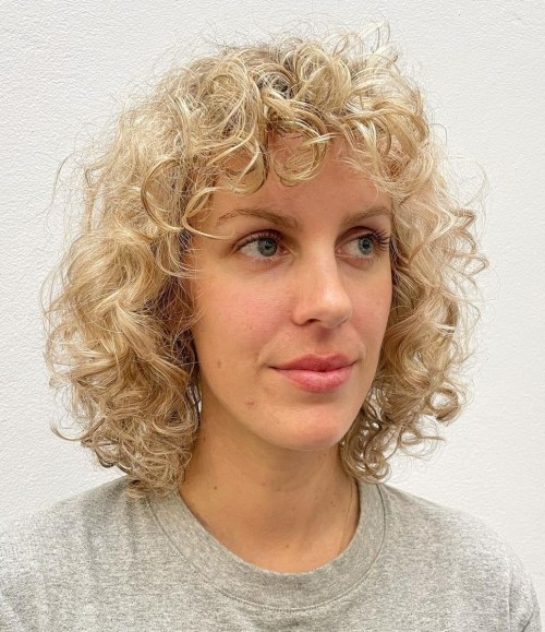 Blonde Shaggy Bob for Natural Curls