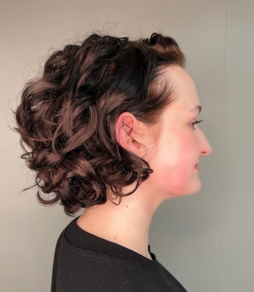 Piece y Wavy Bob Hairstyle