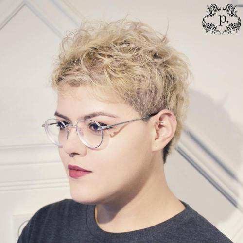 Short Messy Blonde Hairstyle For Women