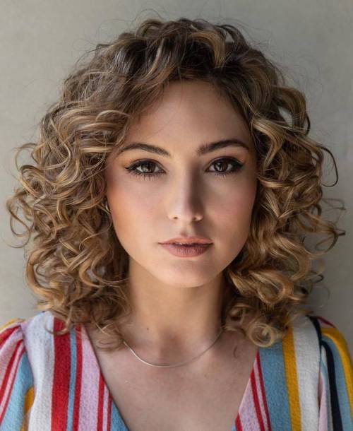 Medium Curly Hairstyle for Round Faces