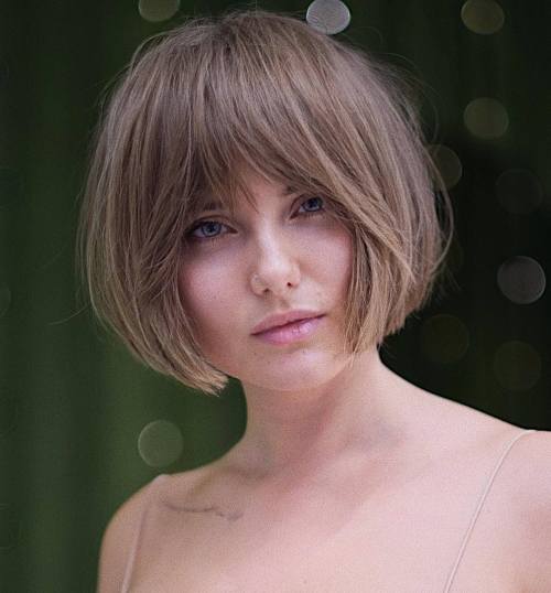 Round Face and Jaw-Length Wispy Bob