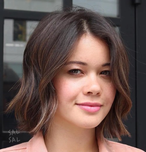 Short Wavy Bob For A Round Face