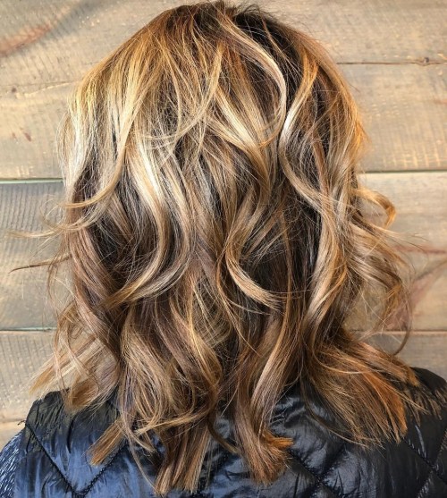 Medium Wavy Caramel Bronde Hairstyle