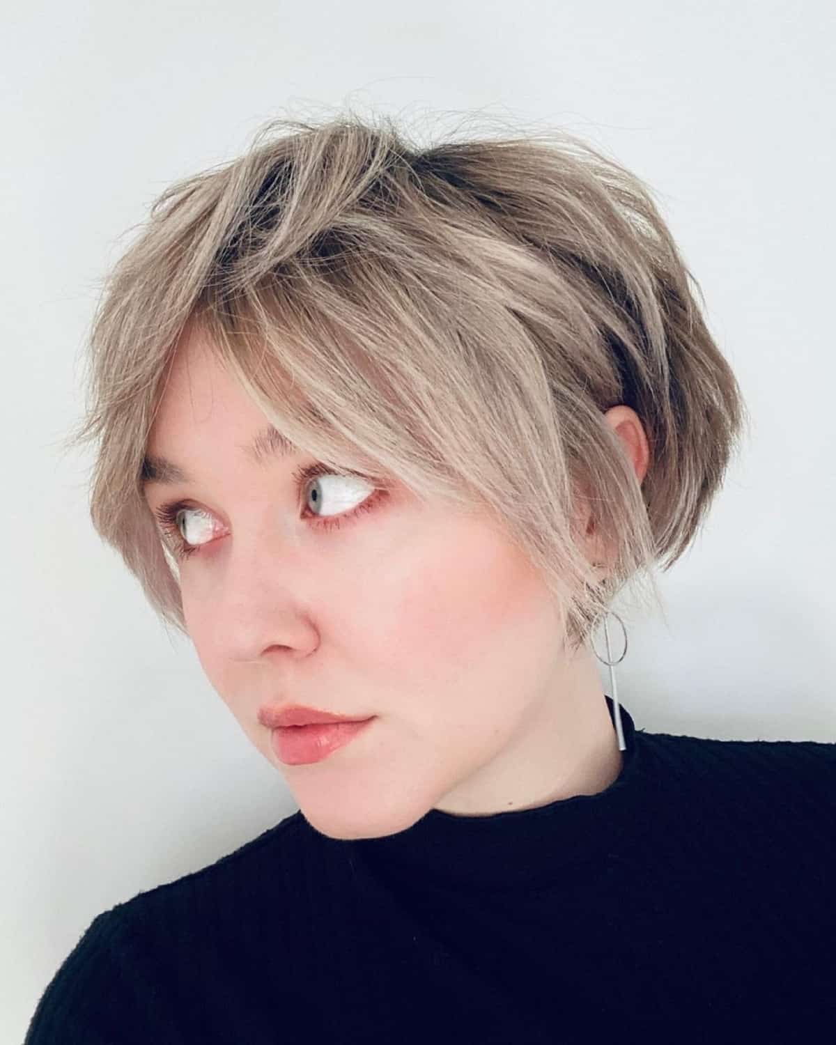 Feminine Shaggy Pixie Hairstyle