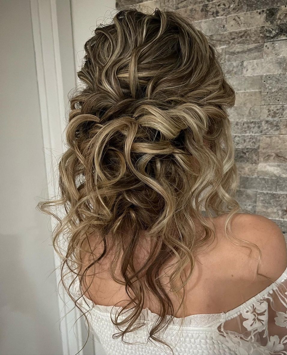 Wedding Relaxed Wavy Upstyle