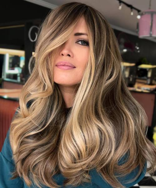 Eye Catching Luminous Blonde Highlights for Brunettes