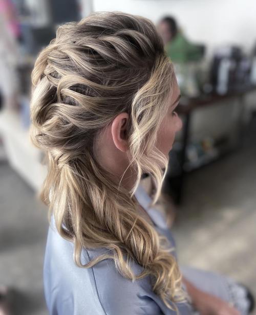 Romantic Ponytail Hairstyle with Loose Waves