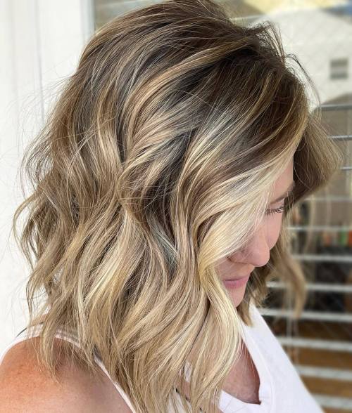 Shoulder Grazing Bronde Messy Lob